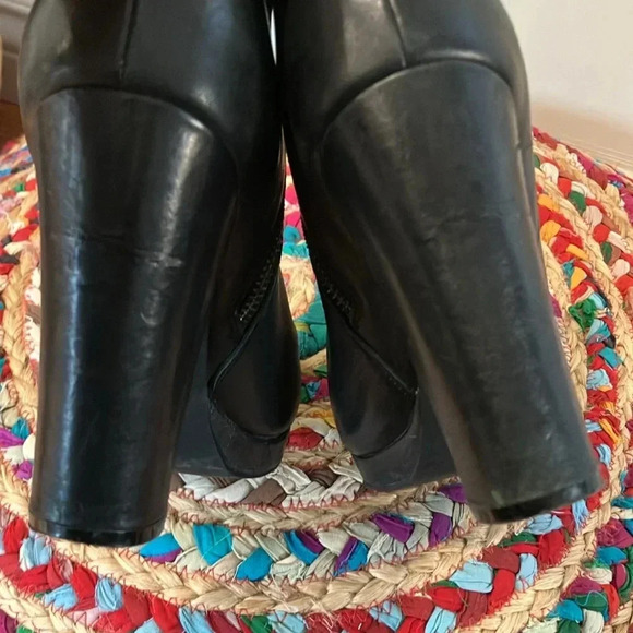 Buffalo London black leather  platform heel ankle boots - Picture 5 of 6